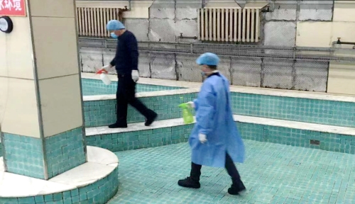 富力矿对职工浴池进行全面消毒防控疫情
