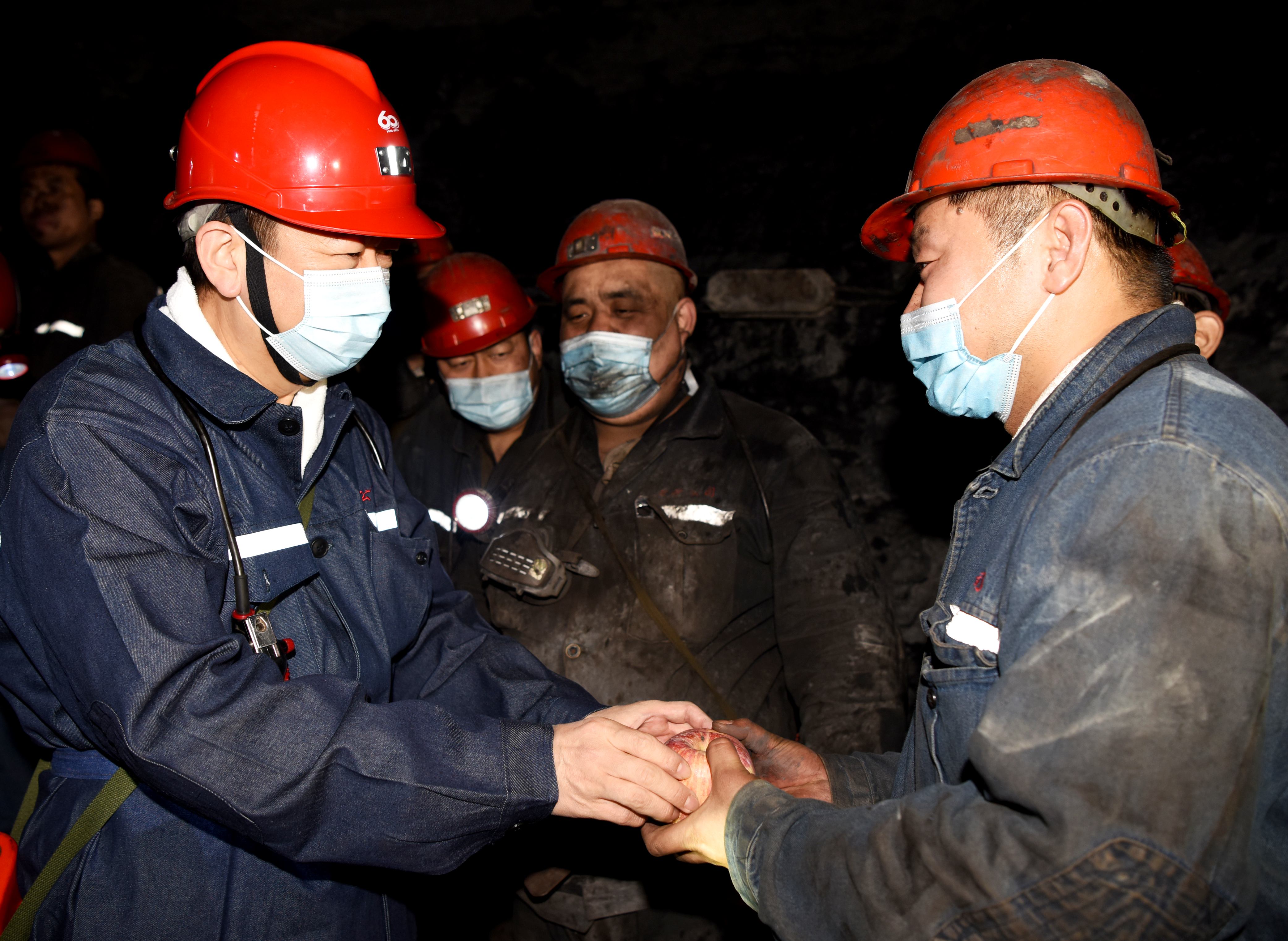 2022.1.1新建矿慰问2_副本_副本