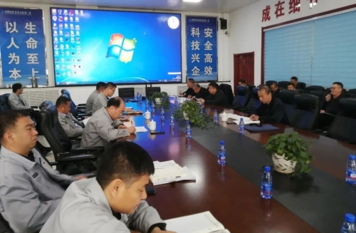 10月16日,公司采掘生产服务组到东荣三矿指导服务。 10月16日,公司采掘生产服务组到东荣三矿指导服务。