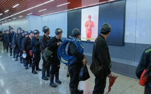 集贤矿开展自救器实操大培训活动1