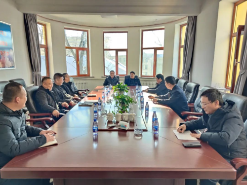 11月15日,公司党委书记、董事长宫延明到产品研发中心调研检查 11月15日,公司党委书记、董事长宫延明到产品研发中心调研检查