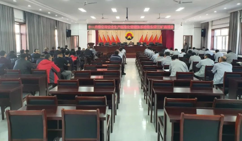 11月20日,公司安全生产标准化管理体系验收组到东荣三矿 11月20日,公司安全生产标准化管理体系验收组到东荣三矿